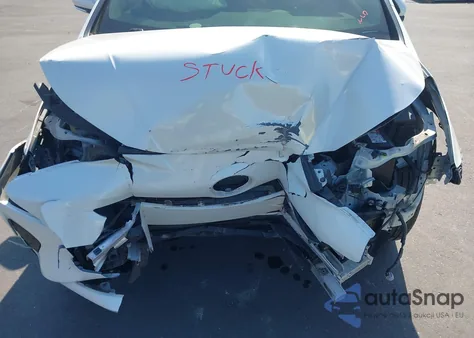 2018 Toyota Prius Two Eco z USA, uszkodzony, nr VIN JTDKARFU8J3063433